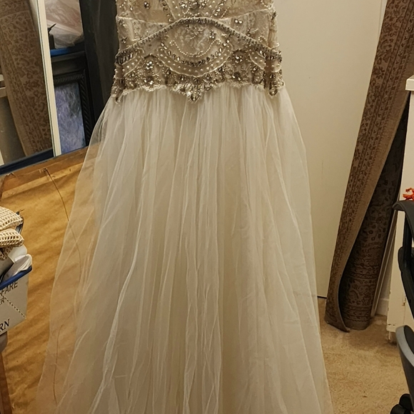Couture beaded wedding dress 12 - Picture 5 of 15
